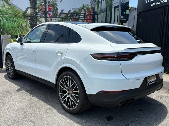2022 Porsche Cayenne Coupé Platinum Edition 3.0 — cayenne-2022-11-platinum photo 2