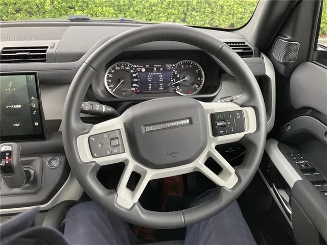 2023 Land Rover Defender 110 SE 2.0 / 7 seats — defender-2023-11-110-se photo 3